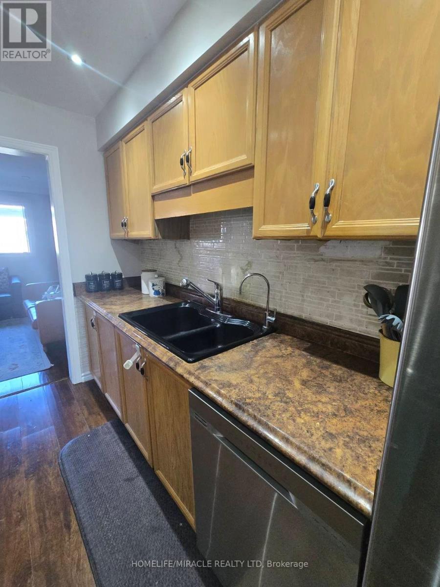 35 Jay Street, Brampton, ON - Indoor Photo Showing Kitchen With Double Sink