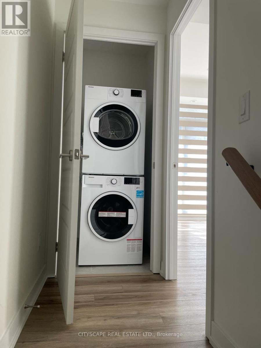 4 - 861 Sheppard Avenue W, Toronto, ON - Indoor Photo Showing Laundry Room