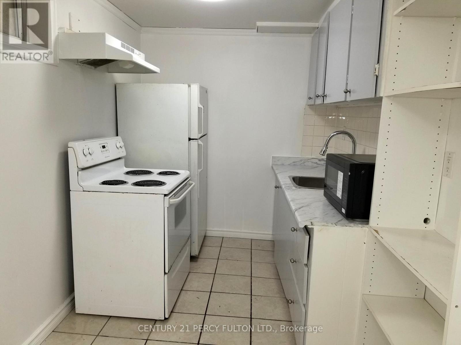 Basement-1 - 182 Confederation Drive, Toronto, ON - Indoor Photo Showing Kitchen
