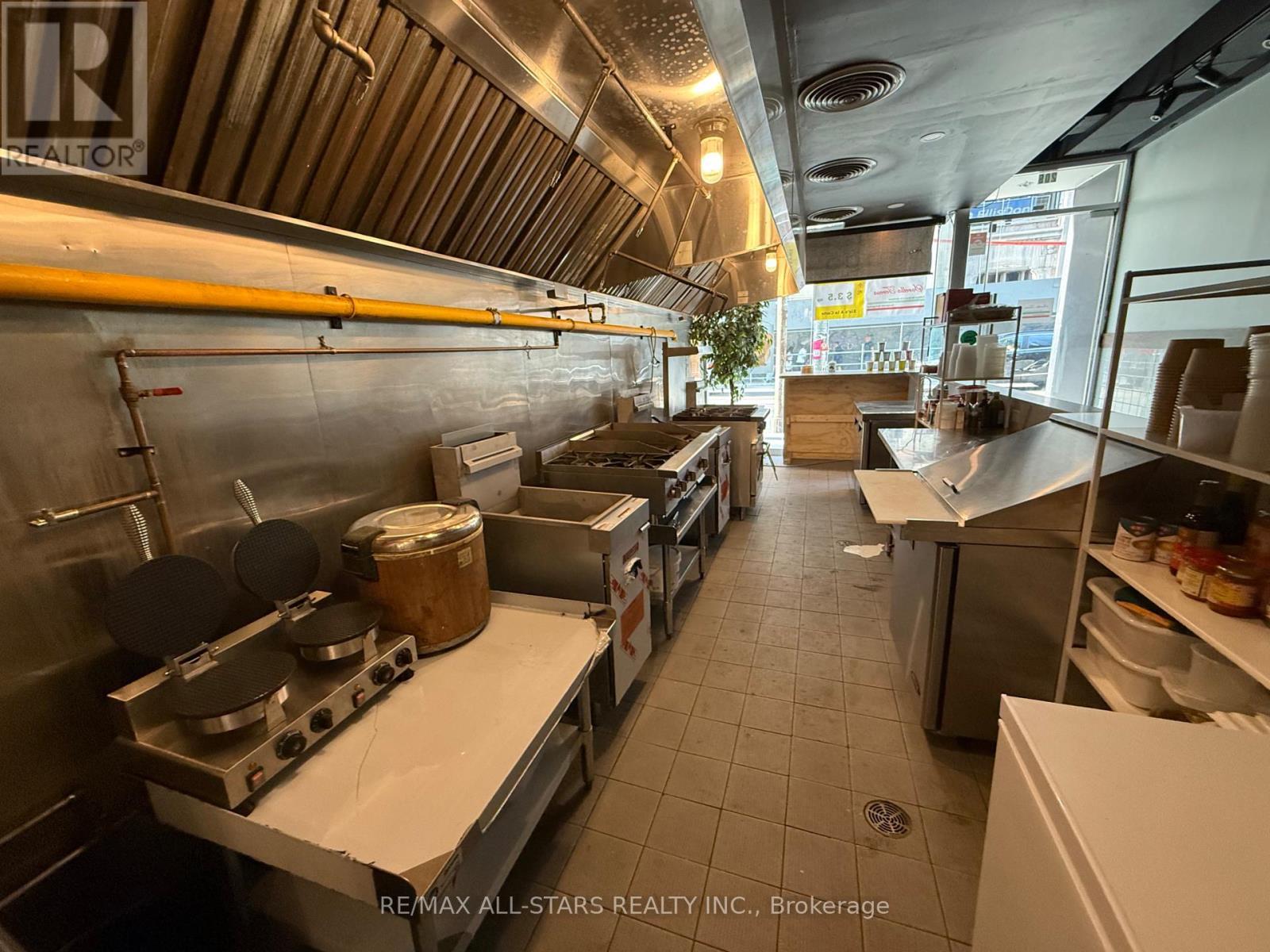 Unit D - 209 Dundas Street W, Toronto, ON