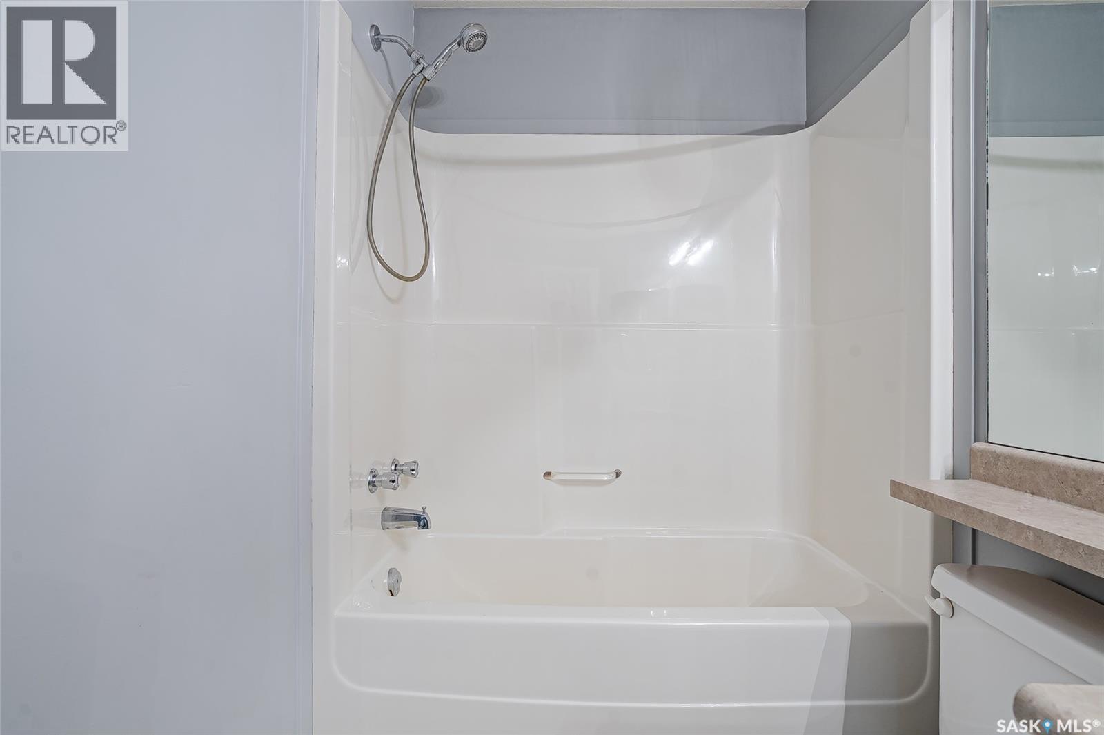 20 135 Pawlychenko Lane, Saskatoon, SK - Indoor Photo Showing Bathroom