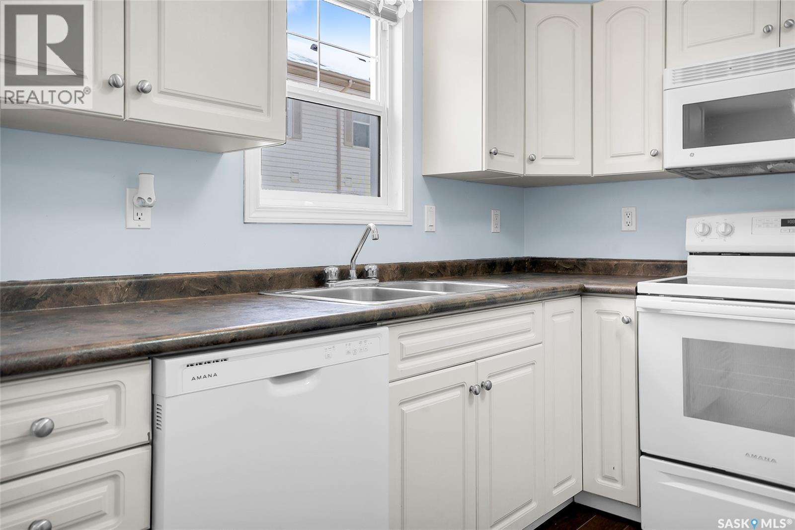 20 135 Pawlychenko Lane, Saskatoon, SK - Indoor Photo Showing Kitchen With Double Sink