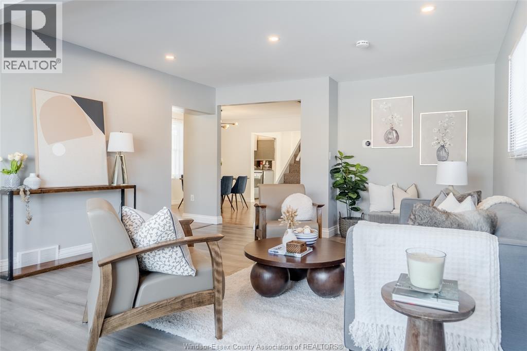 1769 Balfour Boulevard, Windsor, ON - Indoor Photo Showing Living Room