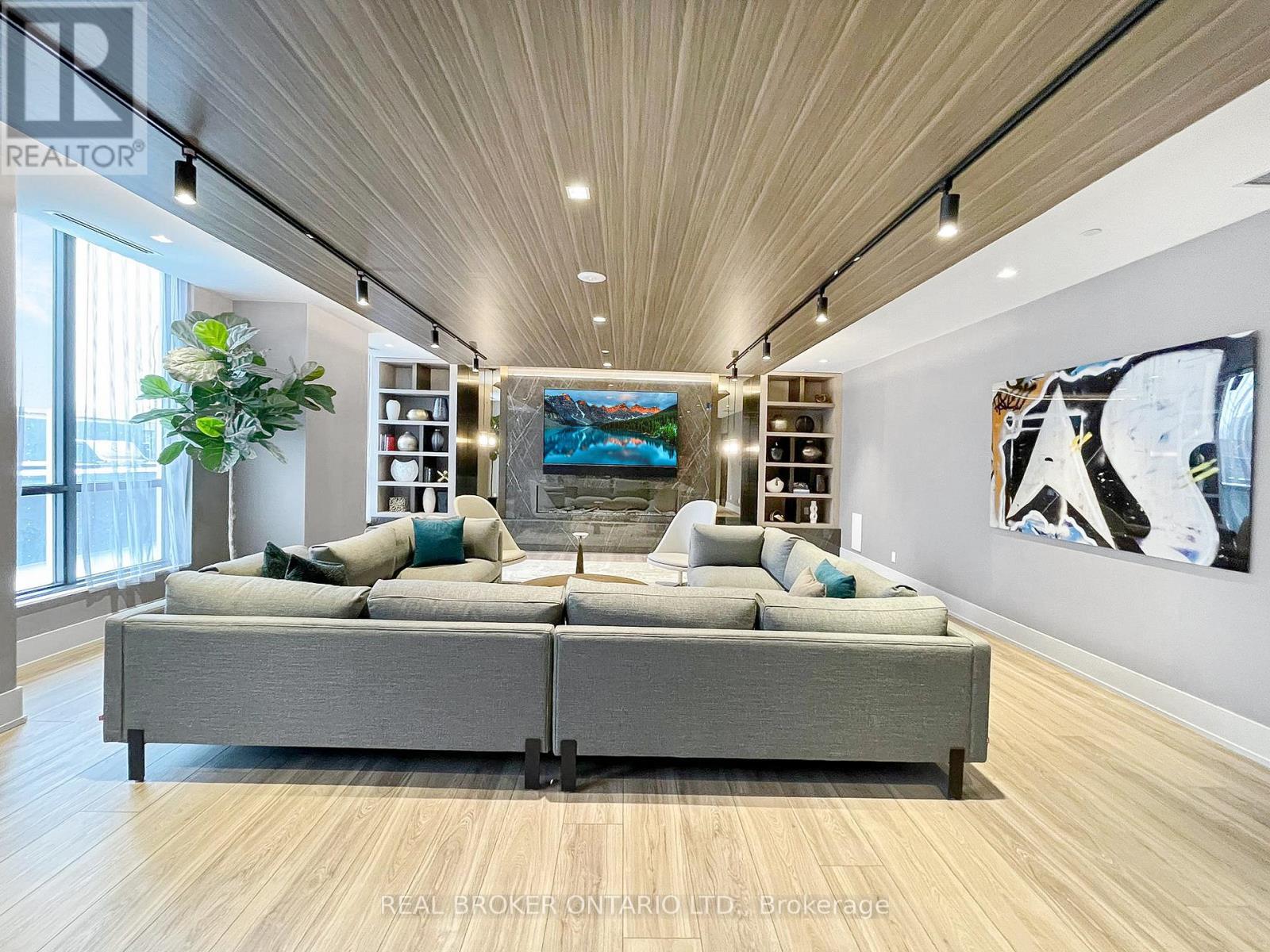 2705 - 286 Main Street, Toronto, ON - Indoor