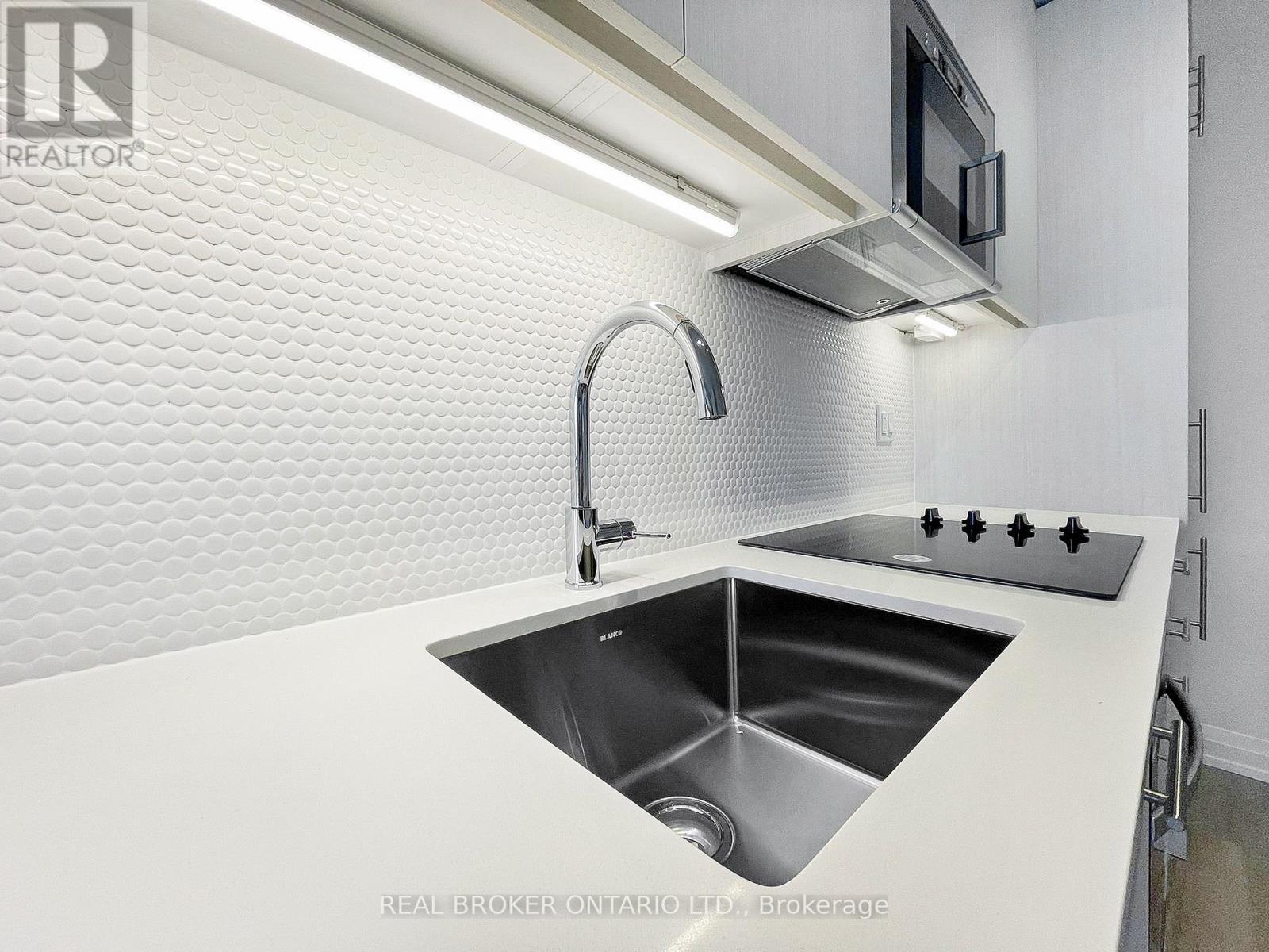 2705 - 286 Main Street, Toronto, ON - Indoor Photo Showing Kitchen