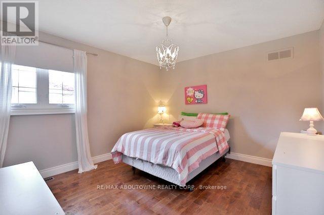 263 Princess Royal Court, Oakville, ON - Indoor Photo Showing Bedroom