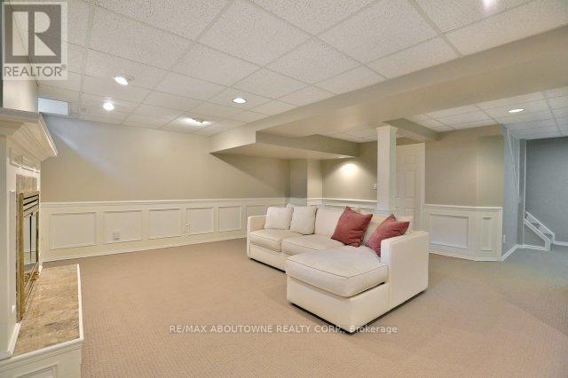 263 Princess Royal Court, Oakville, ON - Indoor Photo Showing Other Room