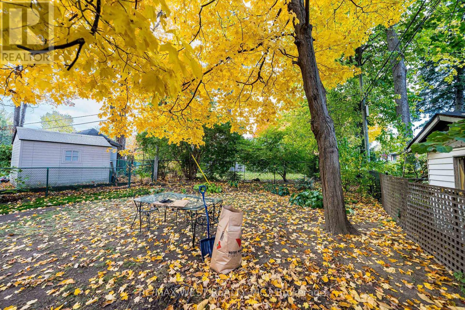 132 Meadowbank Road, Toronto, ON - Outdoor