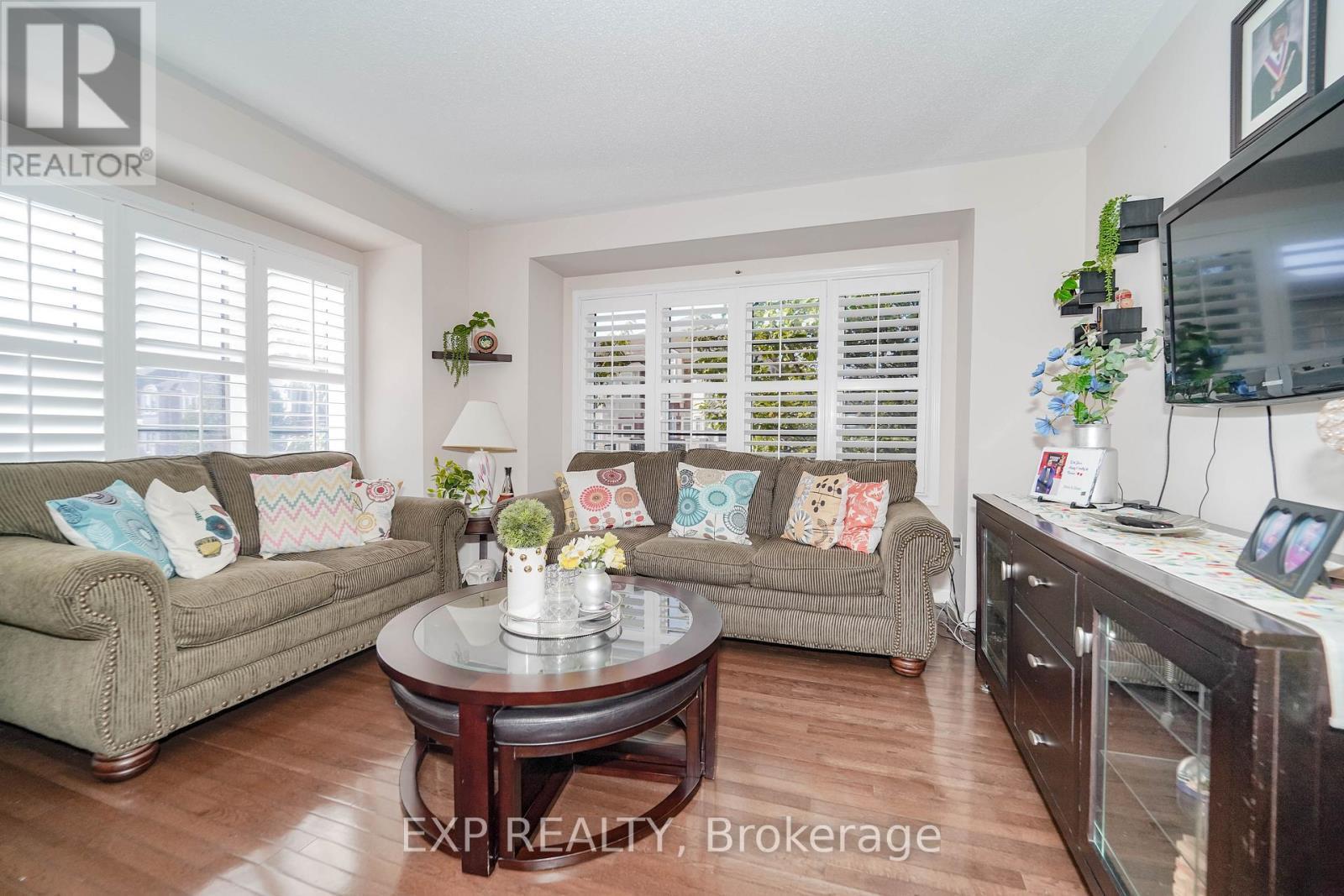 60 Deans Drive, Toronto, ON - Indoor Photo Showing Living Room