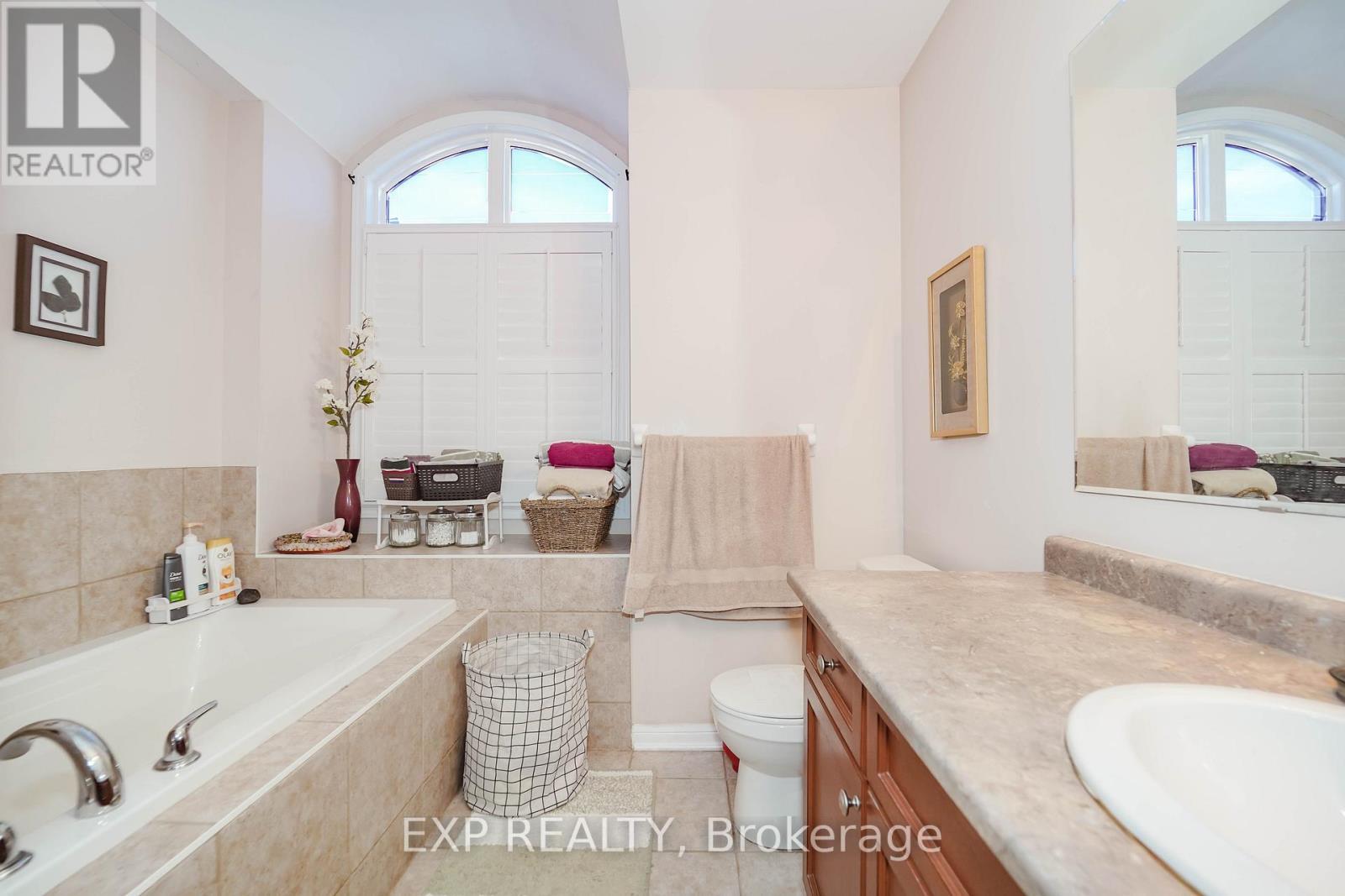 60 Deans Drive, Toronto, ON - Indoor Photo Showing Bathroom