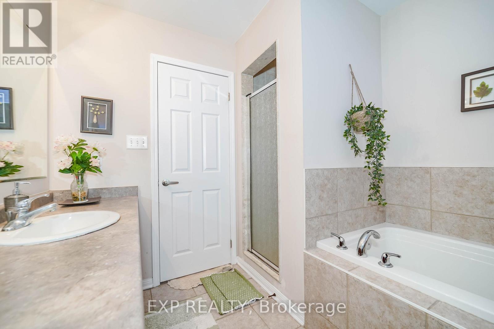 60 Deans Drive, Toronto, ON - Indoor Photo Showing Bathroom