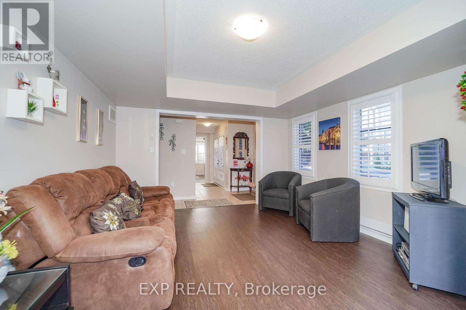 60 Deans Drive, Toronto, ON - Indoor Photo Showing Living Room