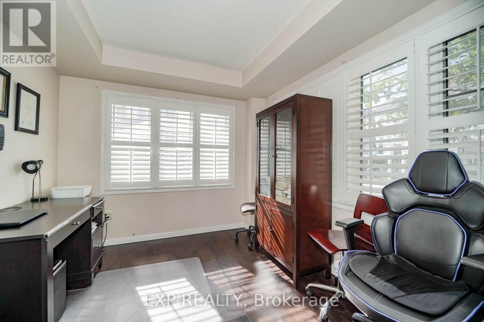 60 Deans Drive, Toronto, ON - Indoor Photo Showing Other Room