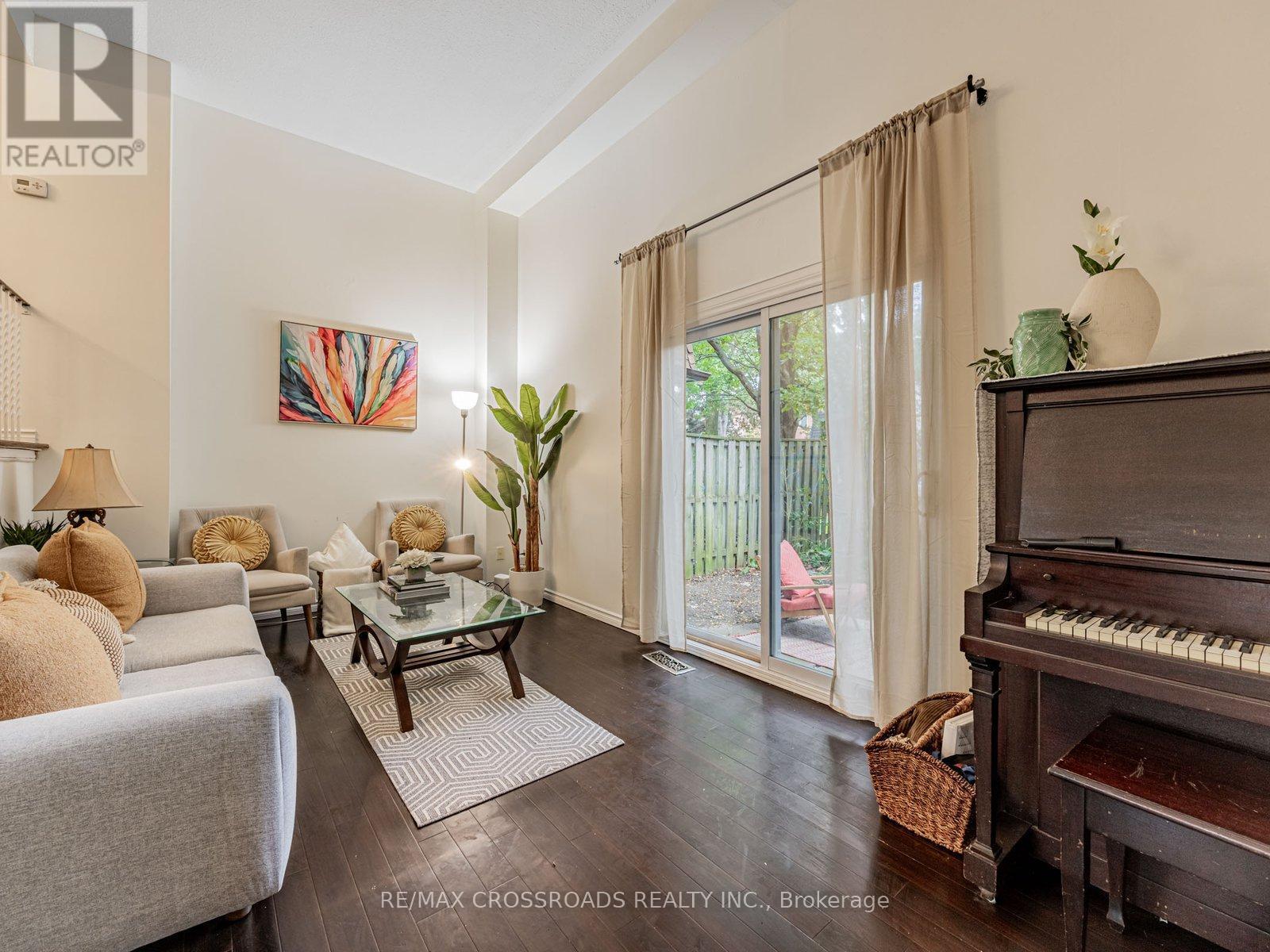 58 - 120 Beverly Glen Boulevard, Toronto, ON - Indoor