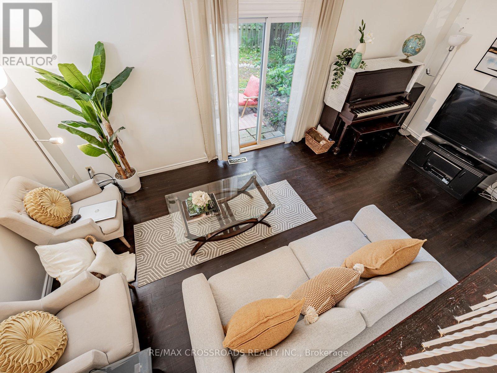 58 - 120 Beverly Glen Boulevard, Toronto, ON - Indoor