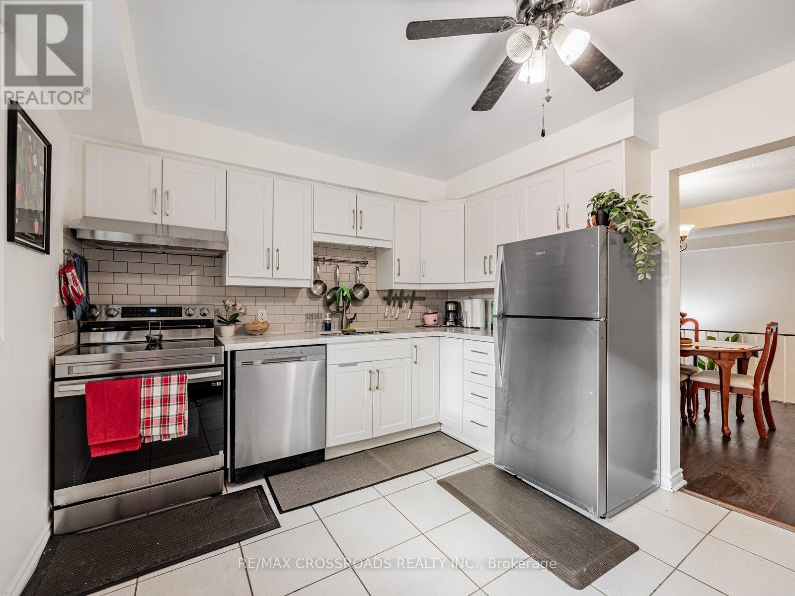 58 - 120 Beverly Glen Boulevard, Toronto, ON - Indoor Photo Showing Kitchen With Stainless Steel Kitchen