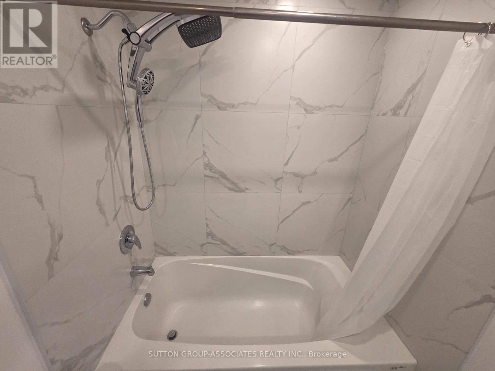 207 - 11 William Carson Crescent, Toronto, ON - Indoor Photo Showing Bathroom