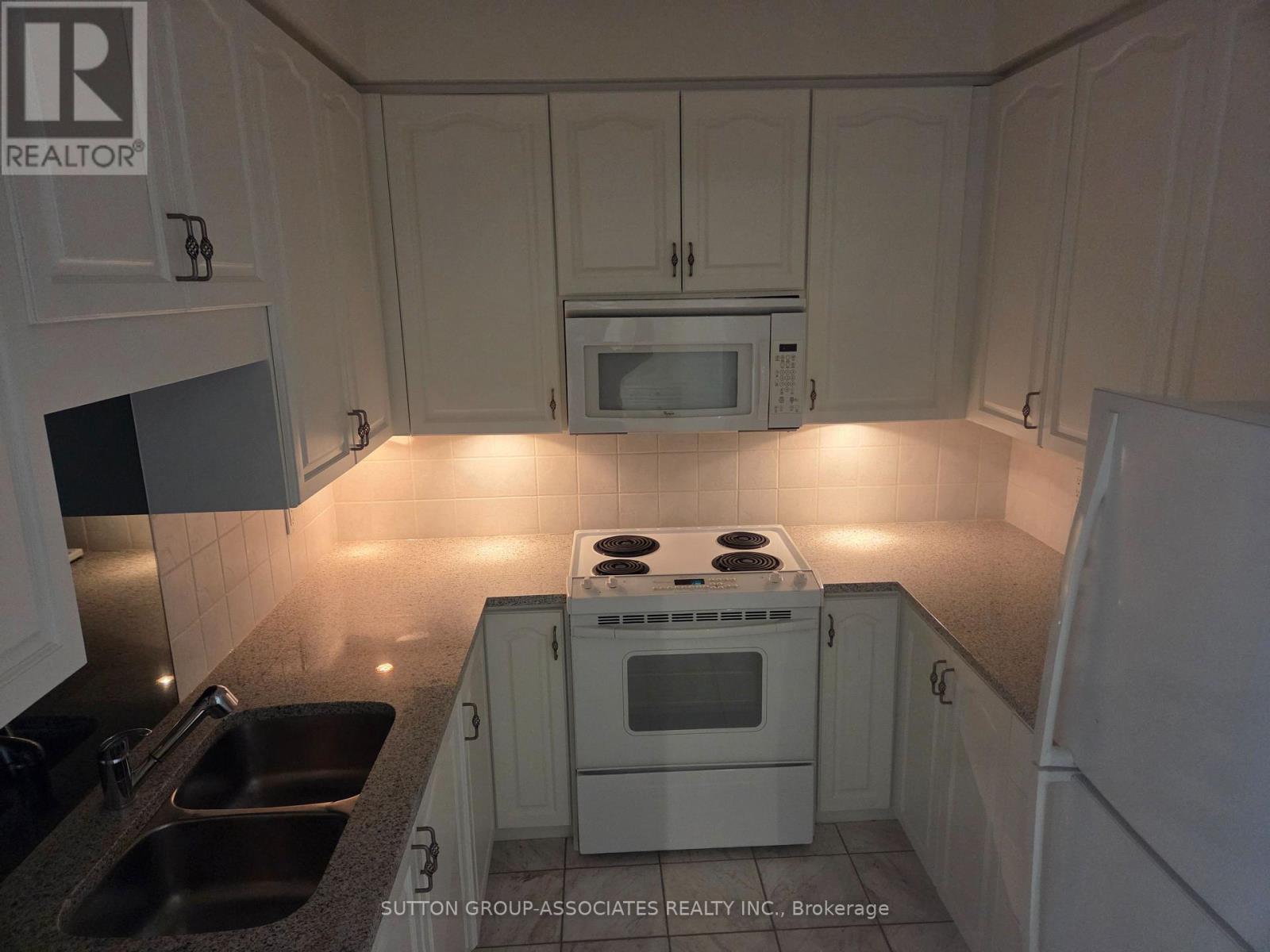 207 - 11 William Carson Crescent, Toronto, ON - Indoor Photo Showing Kitchen With Double Sink