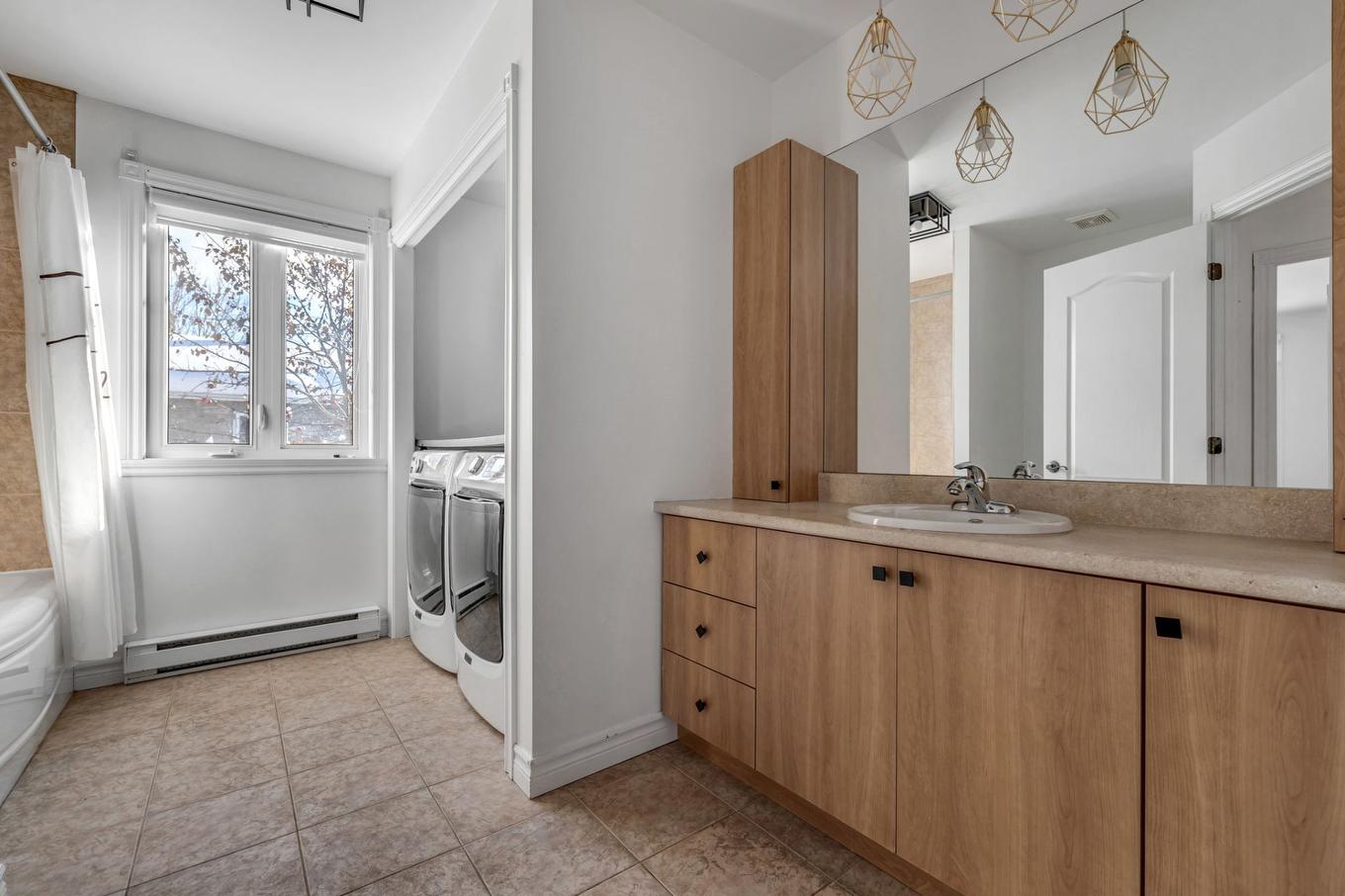 Salle de bains - 7305Z - 7307Z Av. Des Faisans, Québec (Charlesbourg), QC - Indoor Photo Showing Laundry Room