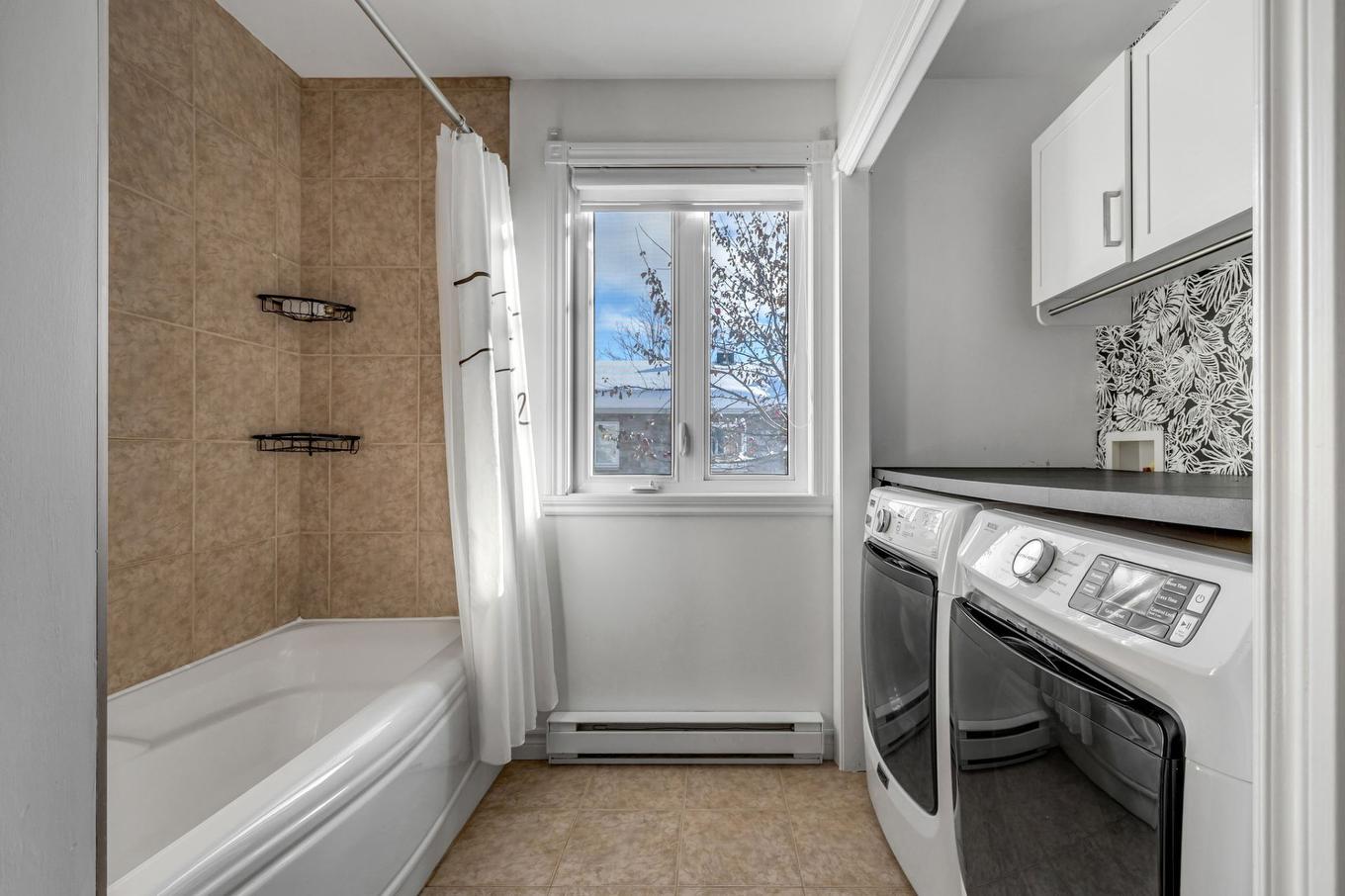 Salle de bains - 7305Z - 7307Z Av. Des Faisans, Québec (Charlesbourg), QC - Indoor Photo Showing Laundry Room