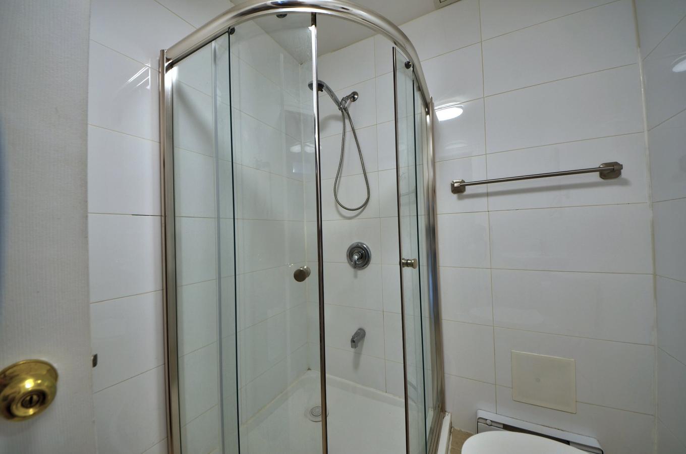 Bathroom - 1-1009 Boul. St-Laurent, Montréal (Ville-Marie), QC - Indoor Photo Showing Bathroom