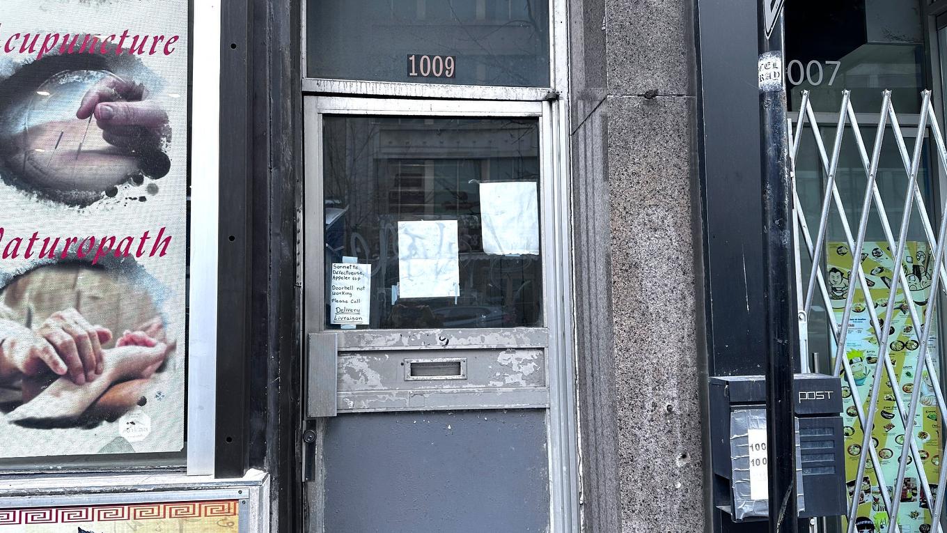 Exterior entrance - 1-1009 Boul. St-Laurent, Montréal (Ville-Marie), QC -