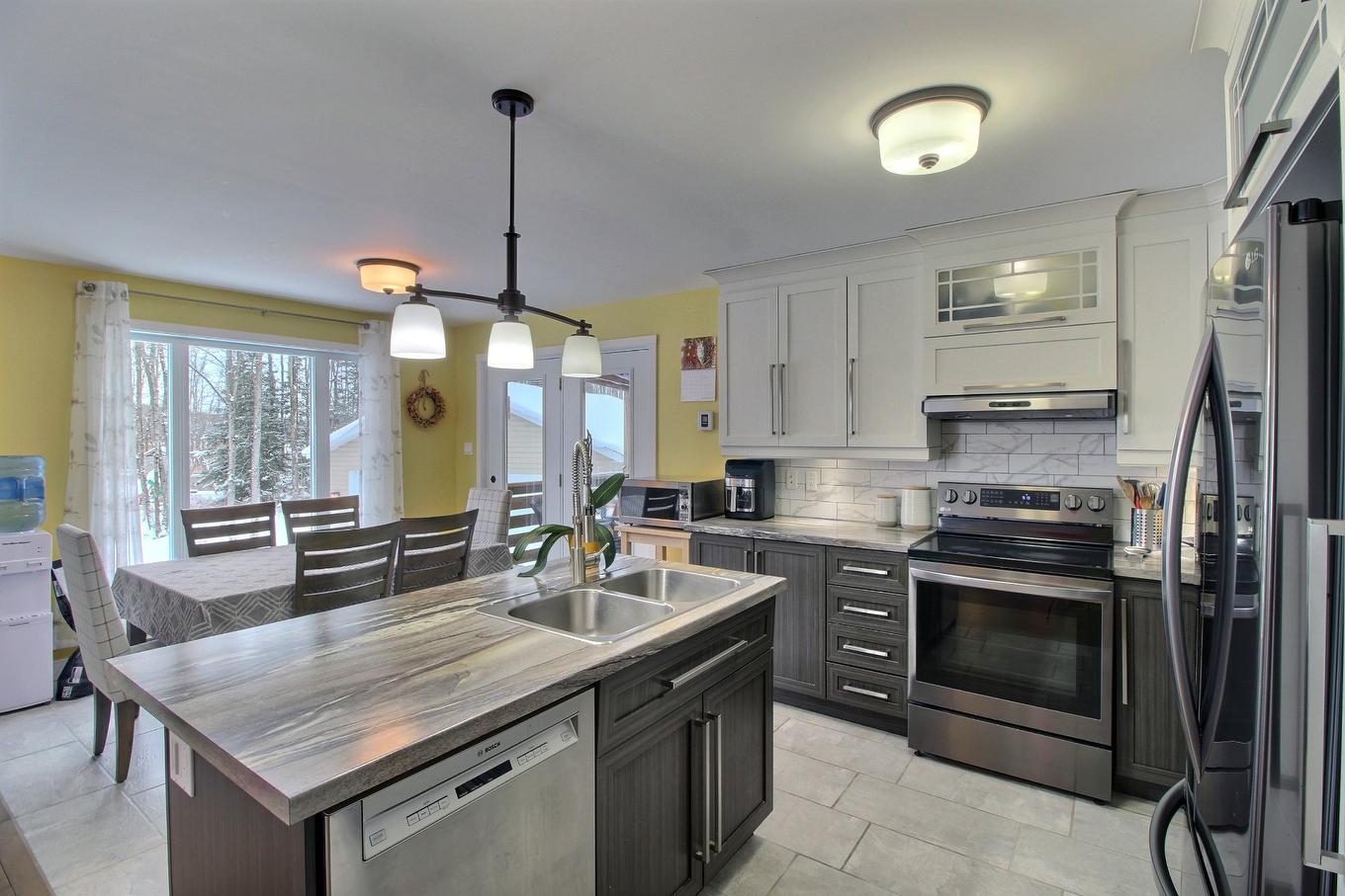 Cuisine - 1030 Ch. Bergeron, Rouyn-Noranda, QC - Indoor Photo Showing Kitchen With Double Sink