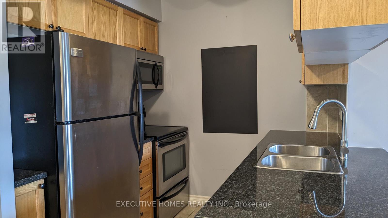 307 - 2379 Central Park Drive, Oakville, ON - Indoor Photo Showing Kitchen With Stainless Steel Kitchen With Double Sink