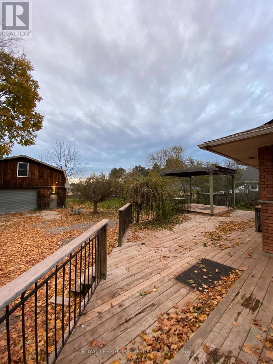 260 Main Street W, Grimsby, ON - Outdoor