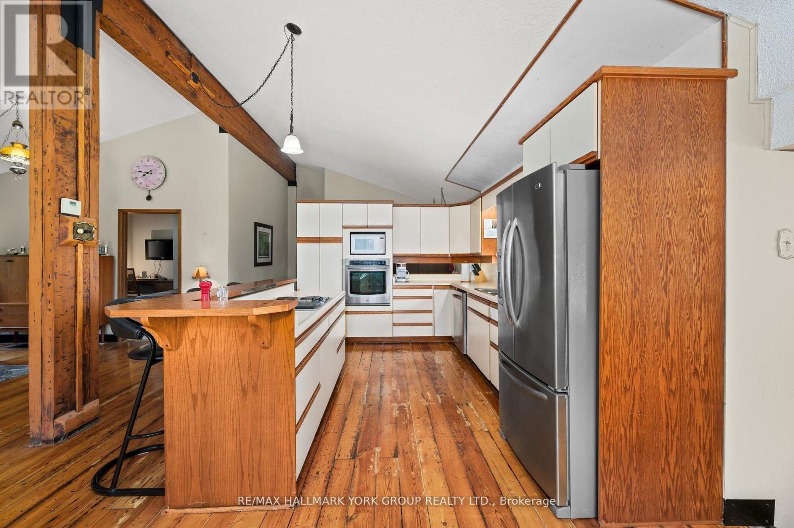 102 Albert Street, Kawartha Lakes, ON - Indoor Photo Showing Kitchen