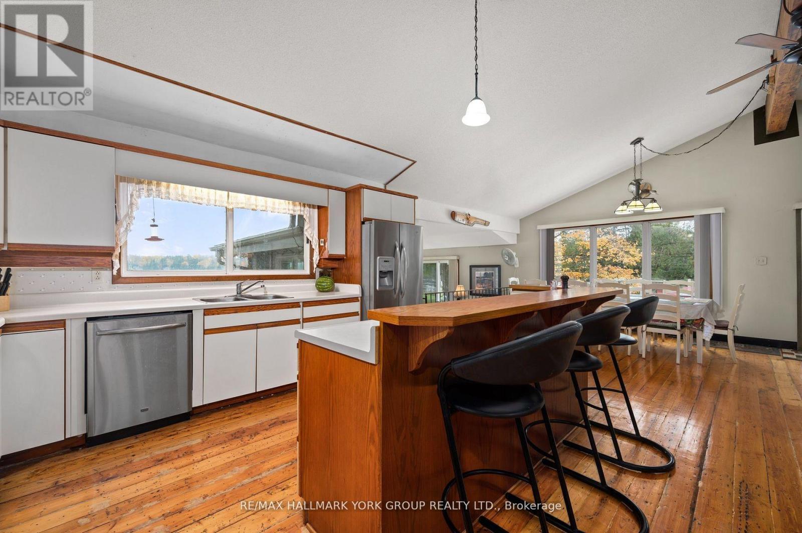 102 Albert Street, Kawartha Lakes, ON - Indoor Photo Showing Kitchen With Double Sink