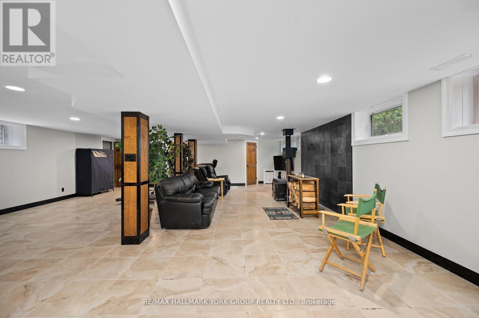 102 Albert Street, Kawartha Lakes, ON - Indoor