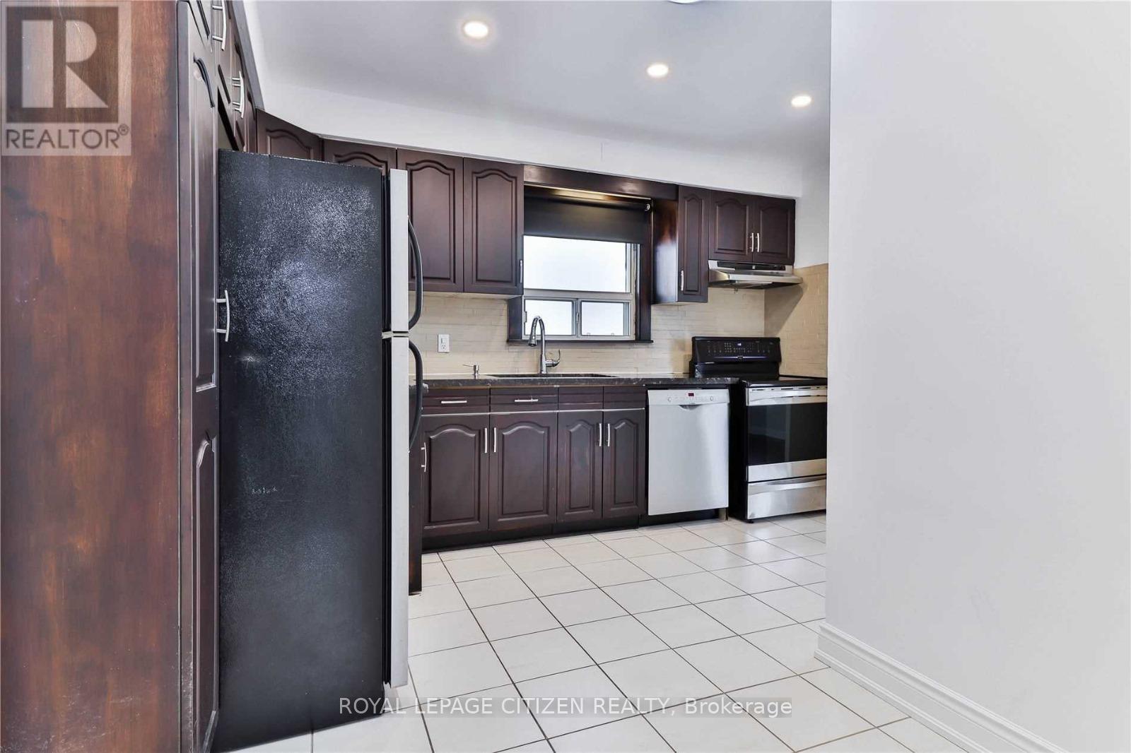 Main - 73 Alexis Boulevard, Toronto, ON - Indoor Photo Showing Kitchen
