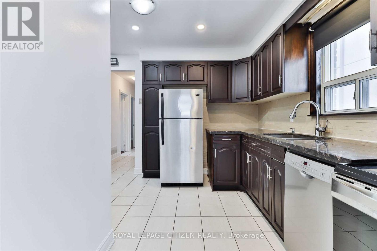 Main - 73 Alexis Boulevard, Toronto, ON - Indoor Photo Showing Kitchen