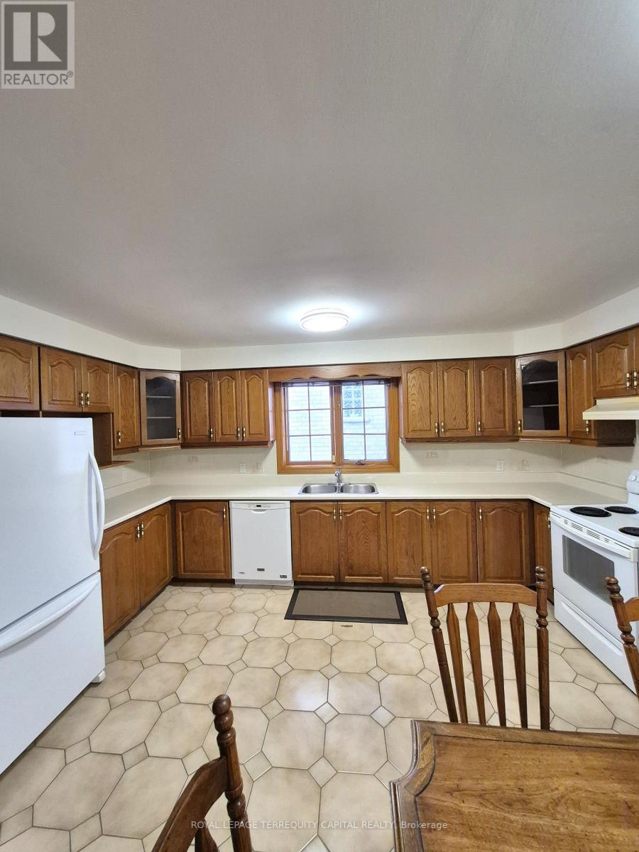 Rm 2 - 256 Cocksfield Avenue, Toronto, ON