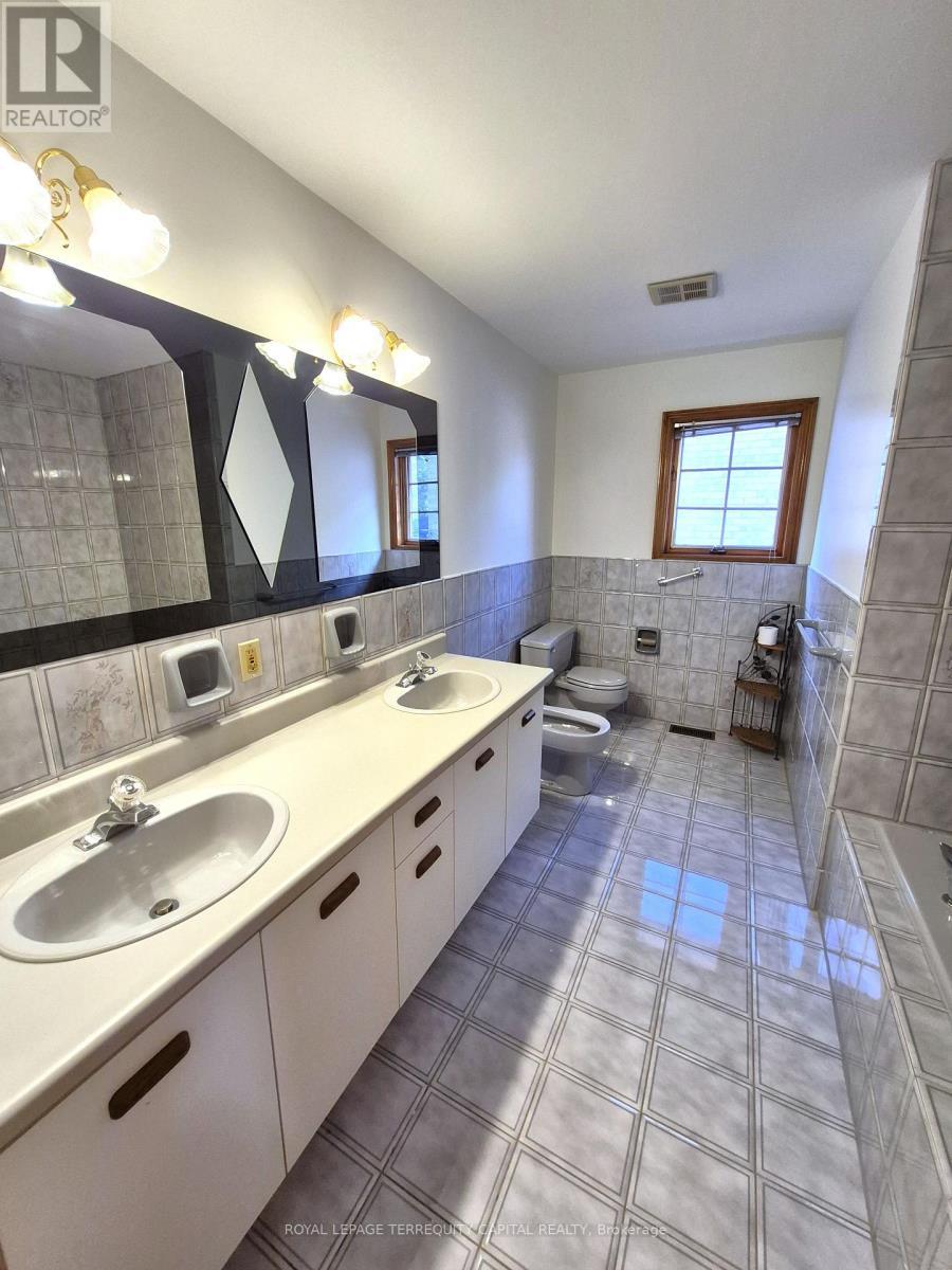 Rm 2 - 256 Cocksfield Avenue, Toronto, ON