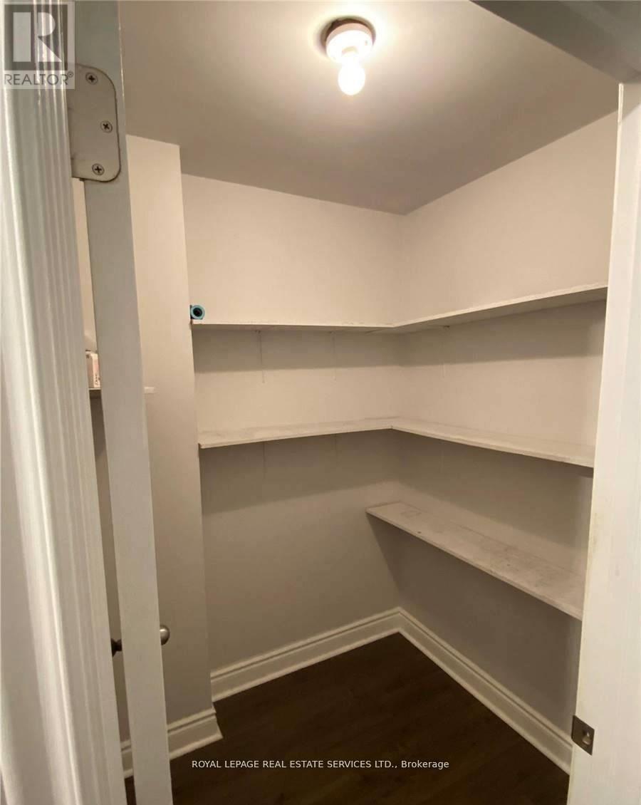 4 - 10 Main Street S, Halton Hills, ON - Indoor With Storage