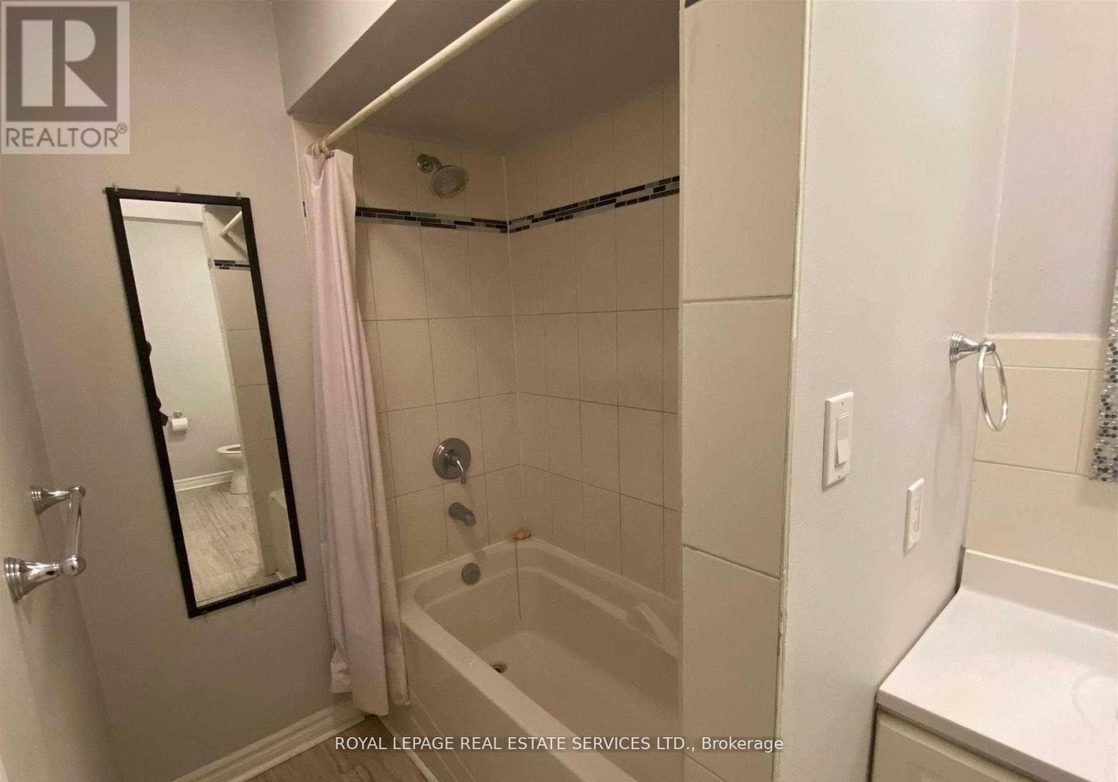 4 - 10 Main Street S, Halton Hills, ON - Indoor Photo Showing Bathroom