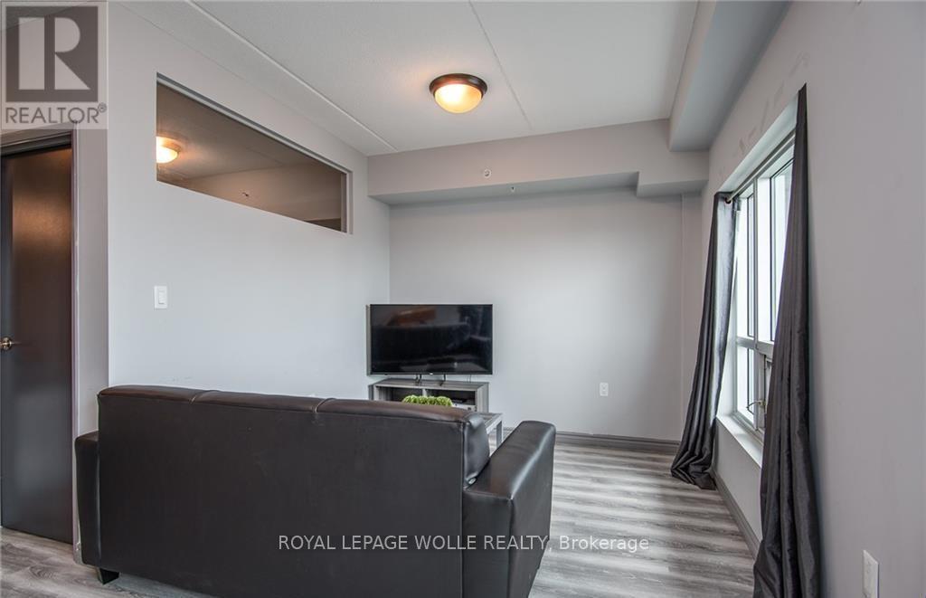 609F - 275 Larch Street, Waterloo, ON - Indoor Photo Showing Other Room