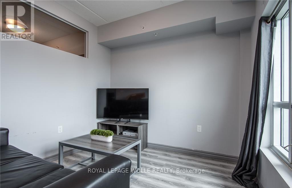 609F - 275 Larch Street, Waterloo, ON - Indoor Photo Showing Other Room