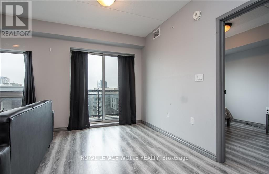 609F - 275 Larch Street, Waterloo, ON - Indoor Photo Showing Other Room