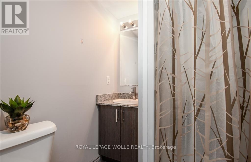 609F - 275 Larch Street, Waterloo, ON - Indoor Photo Showing Bathroom