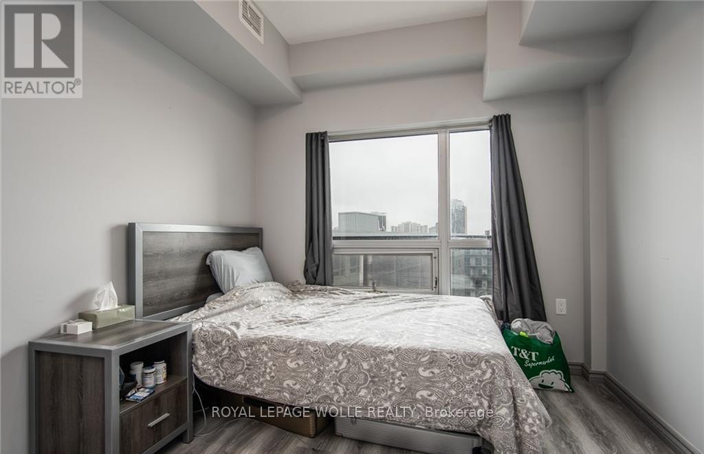 609F - 275 Larch Street, Waterloo, ON - Indoor Photo Showing Bedroom