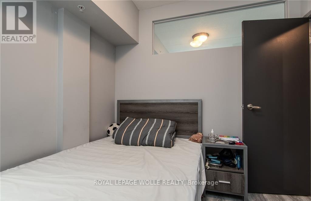 609F - 275 Larch Street, Waterloo, ON - Indoor Photo Showing Bedroom