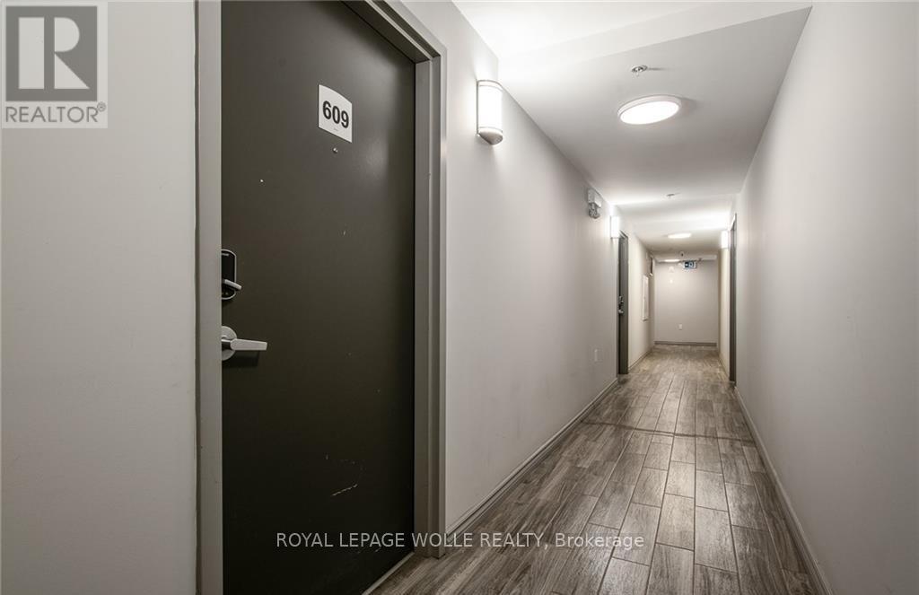 609F - 275 Larch Street, Waterloo, ON - Indoor Photo Showing Other Room