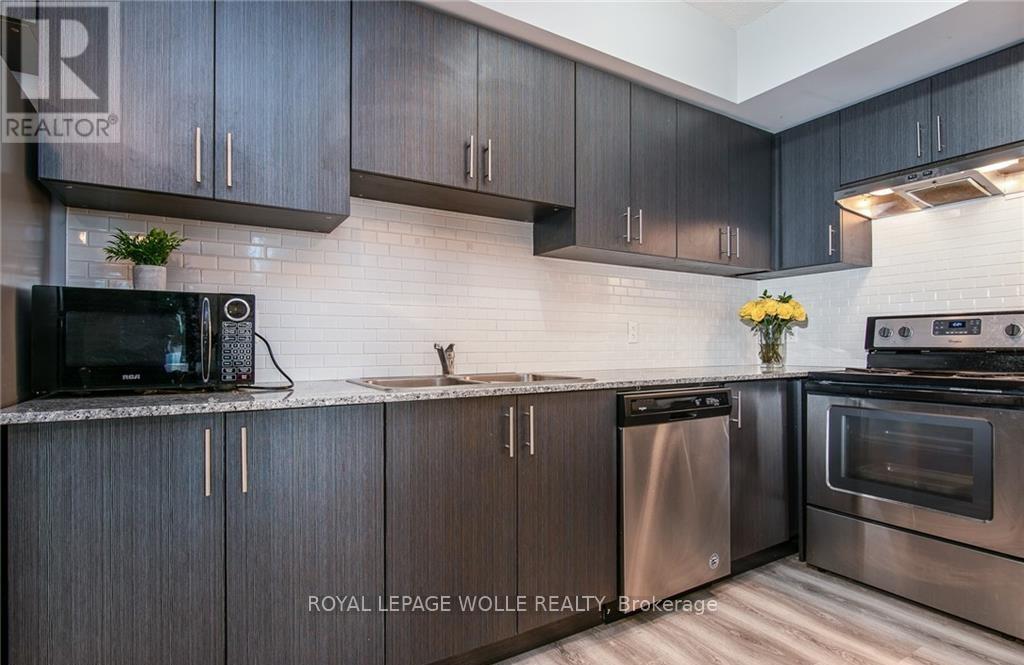 609F - 275 Larch Street, Waterloo, ON - Indoor Photo Showing Kitchen With Double Sink With Upgraded Kitchen