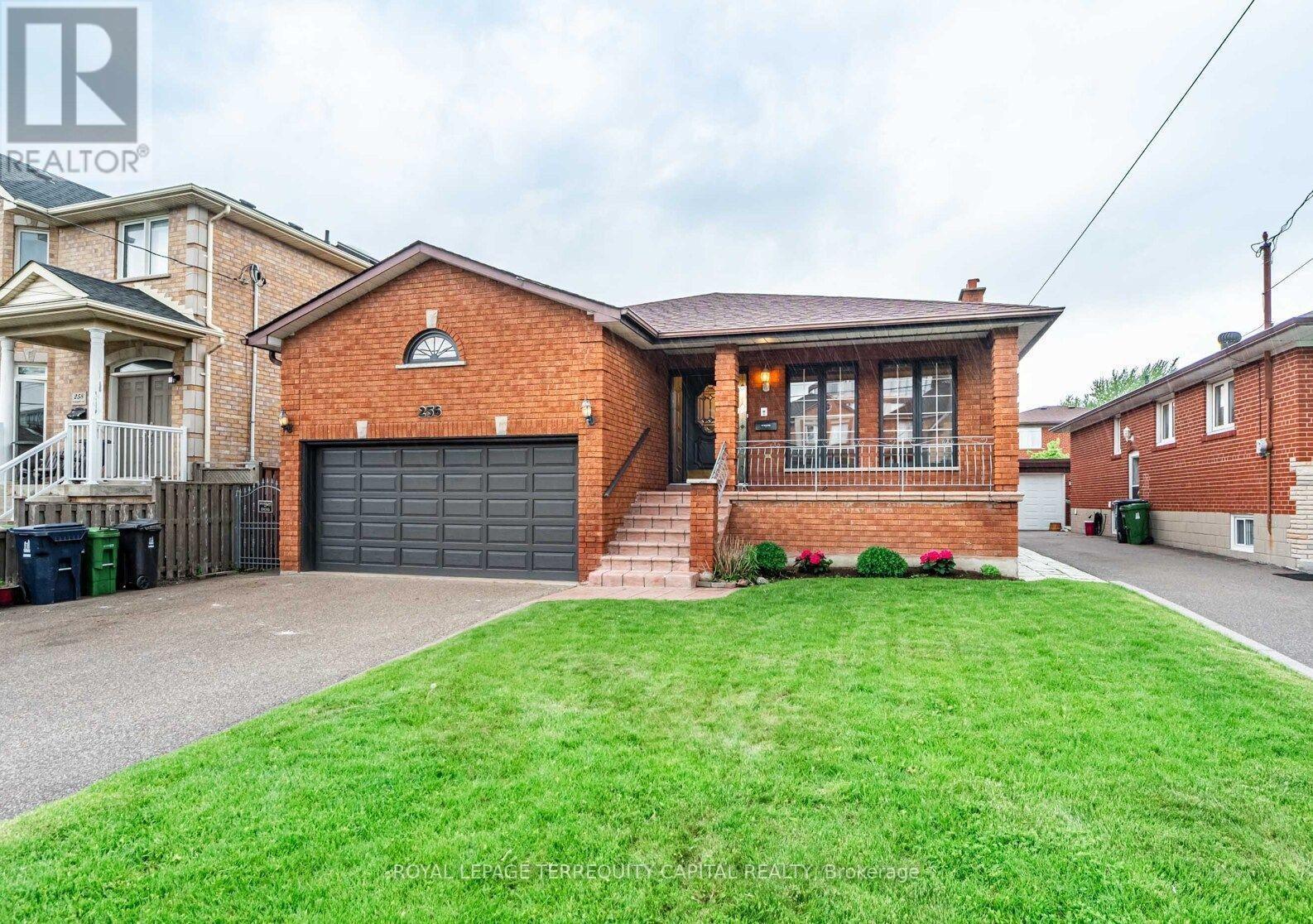 Rm 1 - 256 Cocksfield Avenue, Toronto, ON