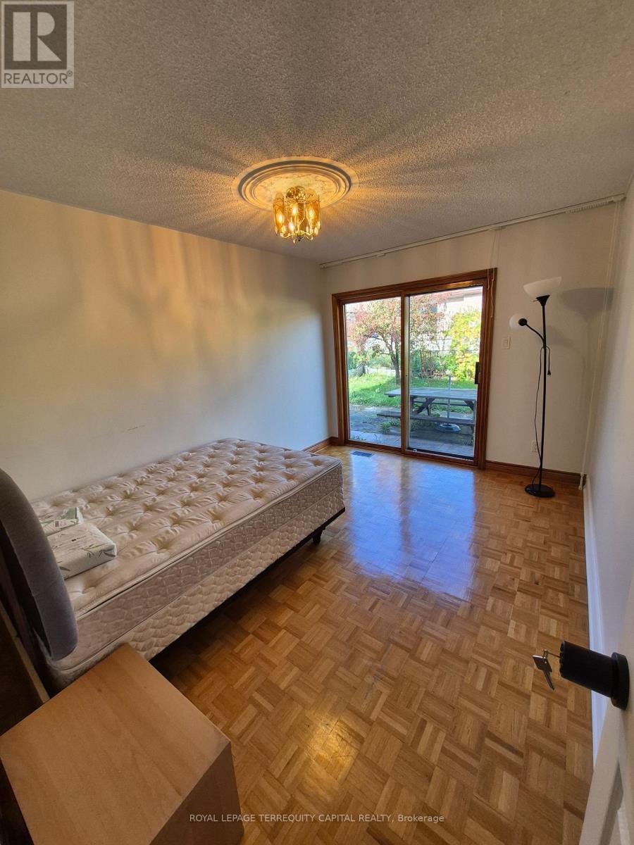 Rm 1 - 256 Cocksfield Avenue, Toronto, ON