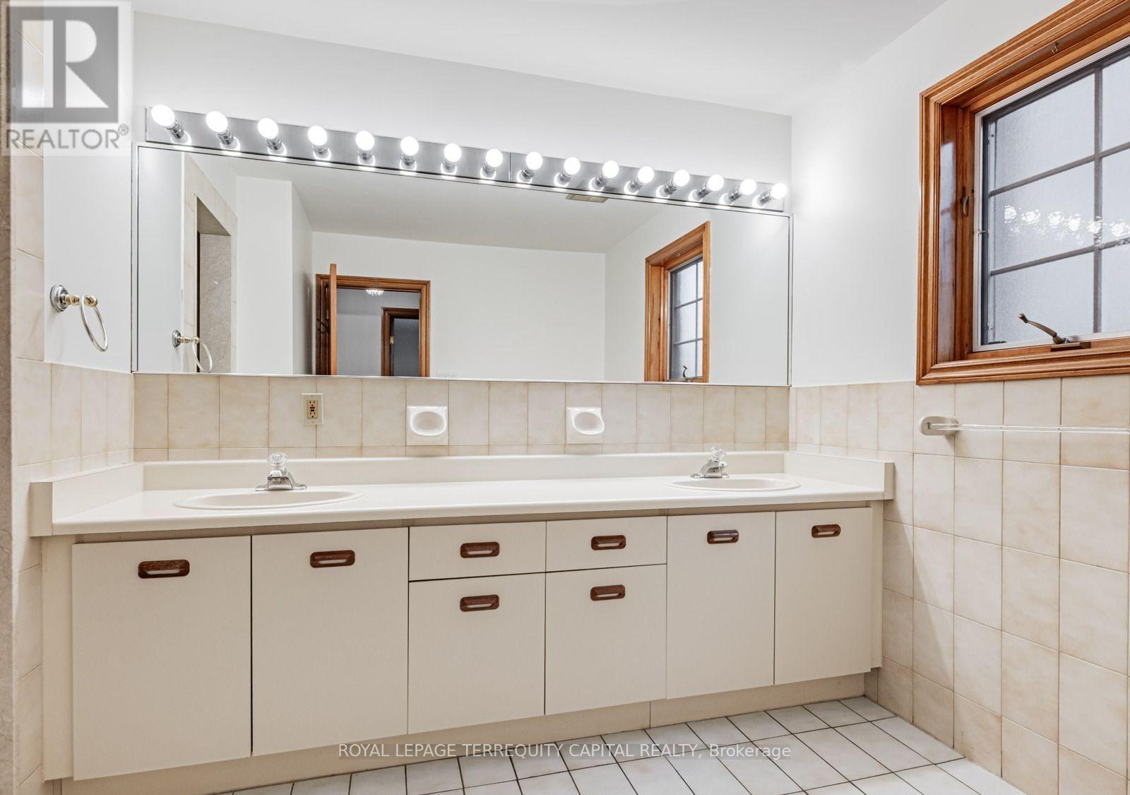 Rm 1 - 256 Cocksfield Avenue, Toronto, ON