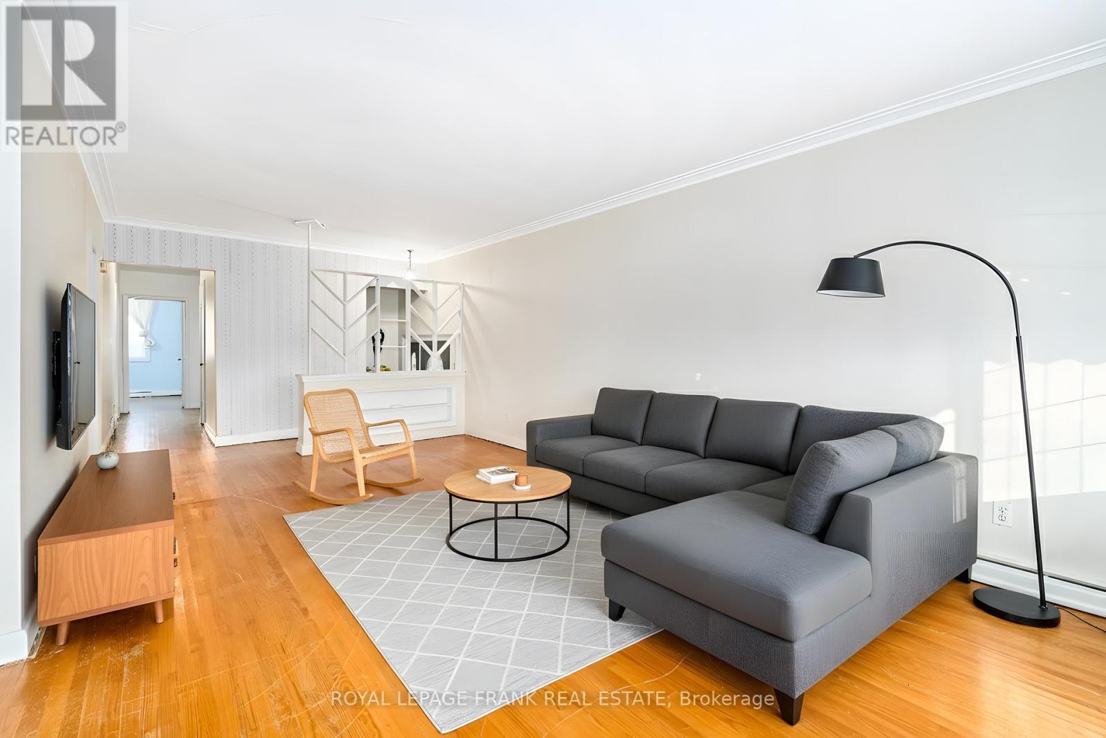 28 Winnipeg Road, Toronto (Kingsview Village-The Westway), ON - Indoor Photo Showing Living Room